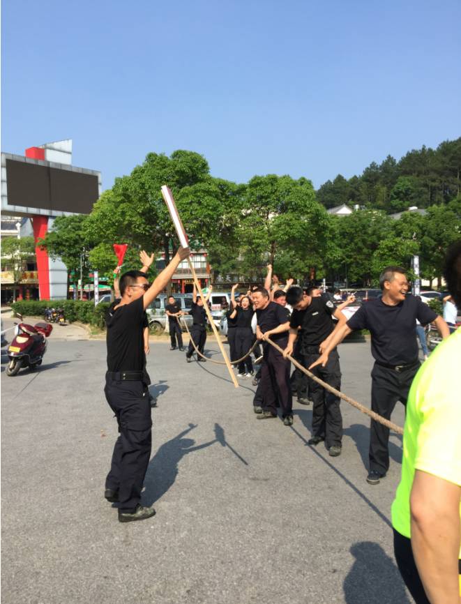 九游体育app下载-强手如云的比赛中出现紧张情绪，团队团结一致