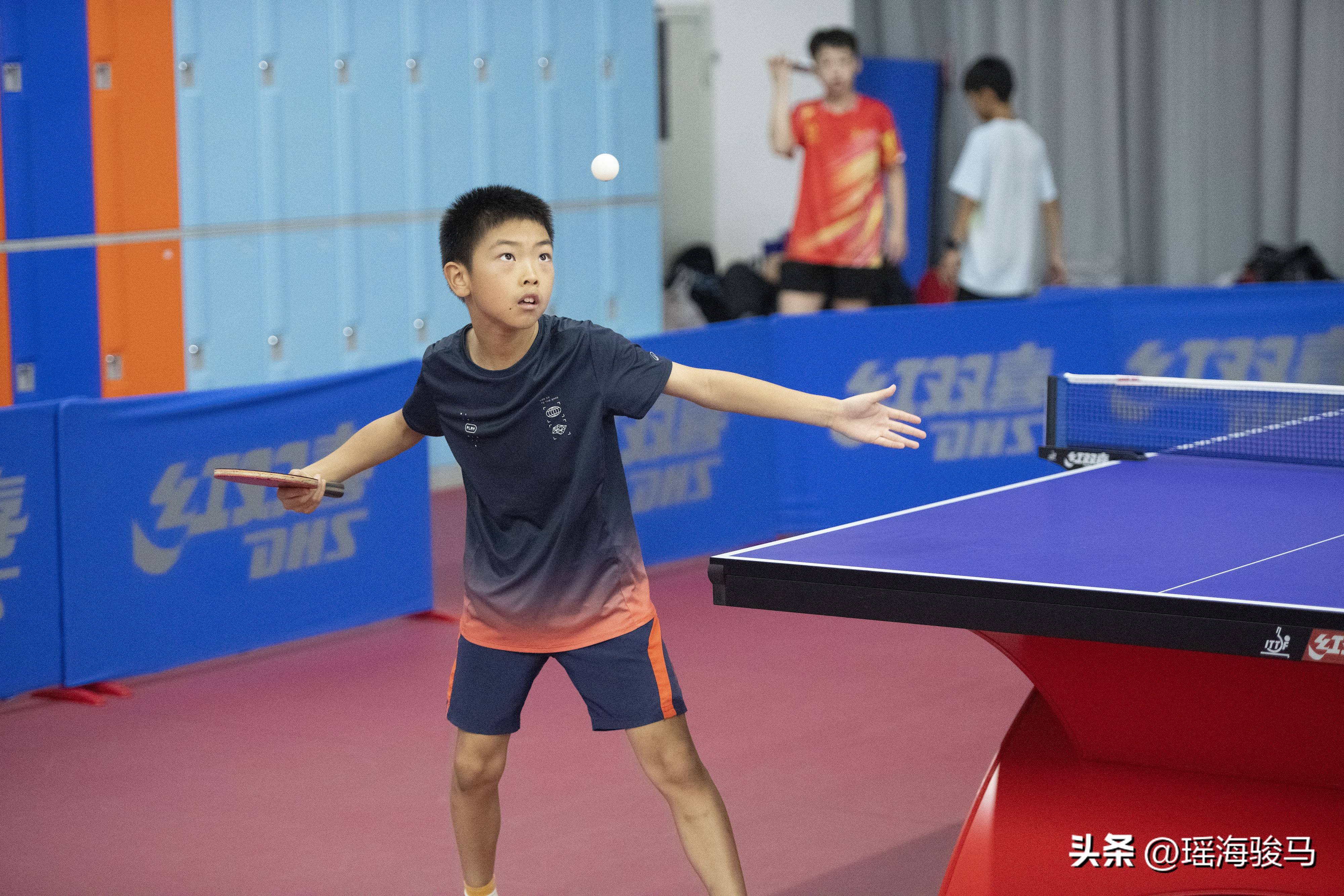 九游直播-乒乓球选手展现灵活身手，技压群雄夺冠的简单介绍