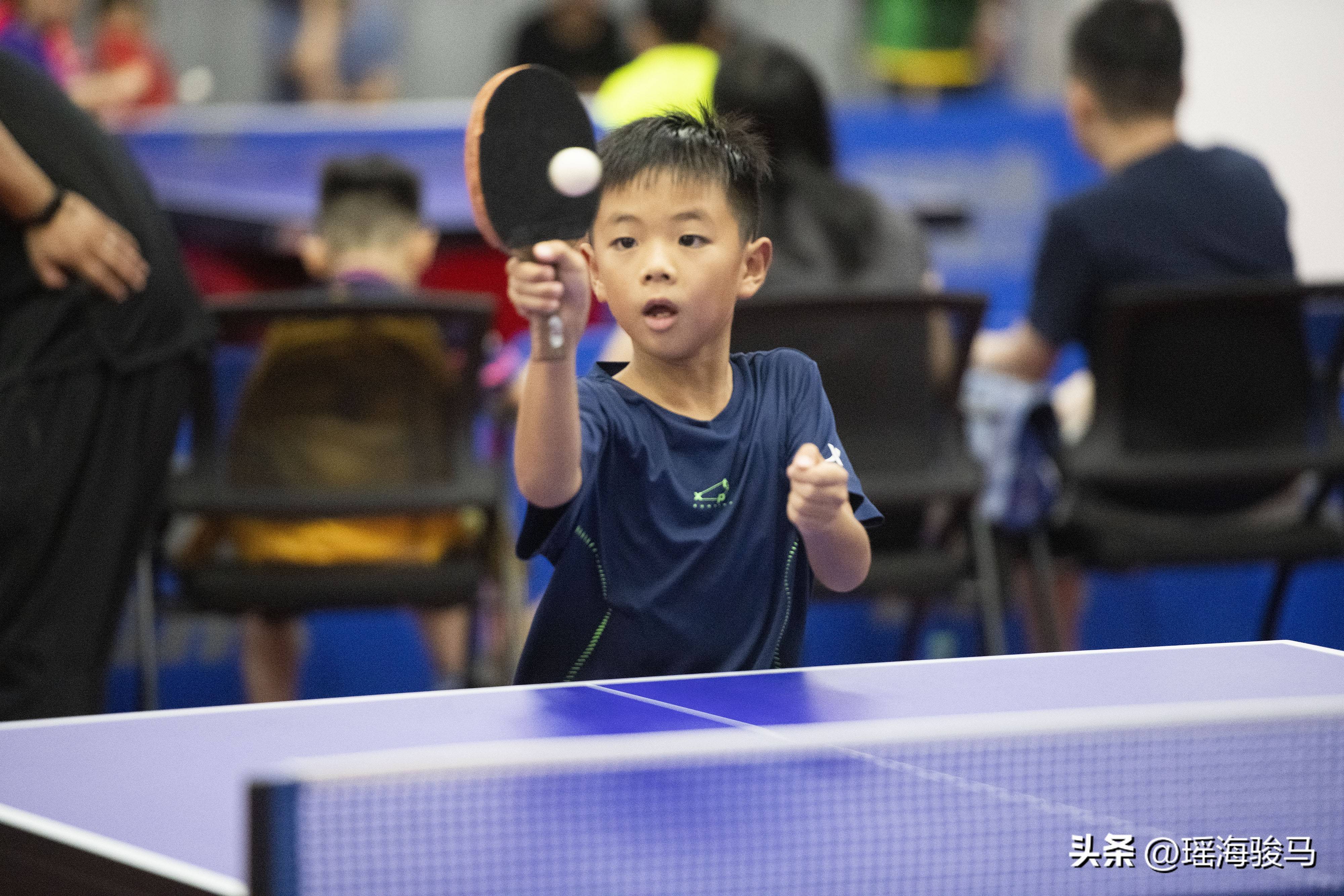 乒乓球选手展现灵活身手，技压群雄夺冠的简单介绍