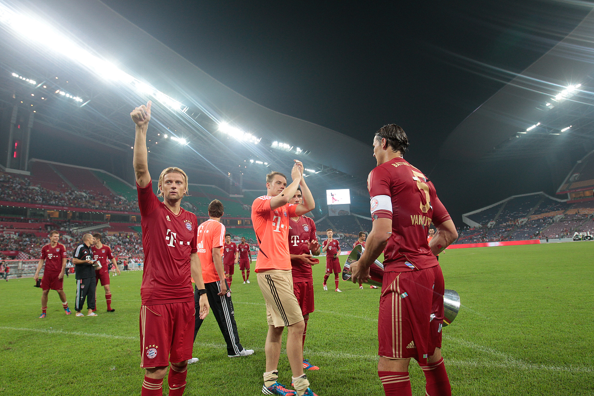 拜仁慕尼黑遭遇挑战，球队展现团结