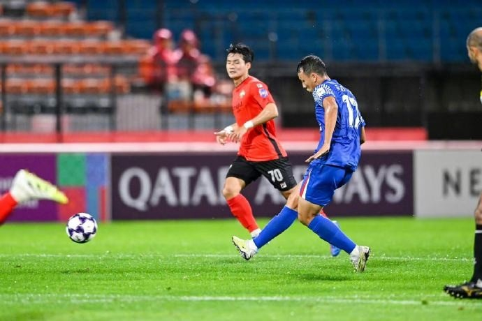 广州恒大客场不敌上海绿地申花