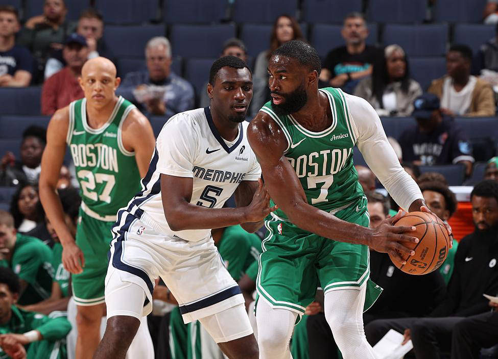 凯尔特人主场逆转爵士喜迎四连胜的简单介绍