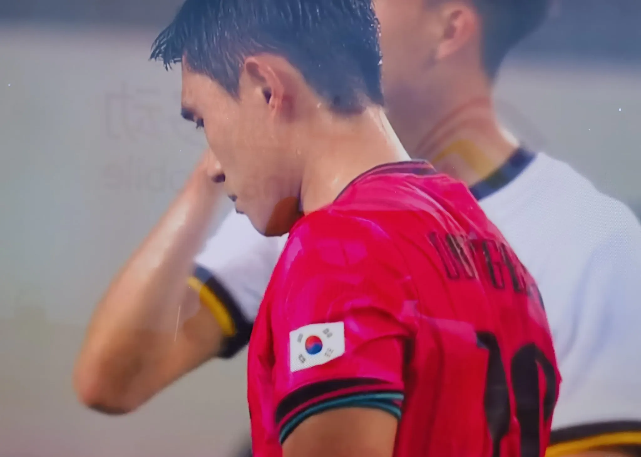 激烈对决：日本选手与韩国选手争夺头名的简单介绍