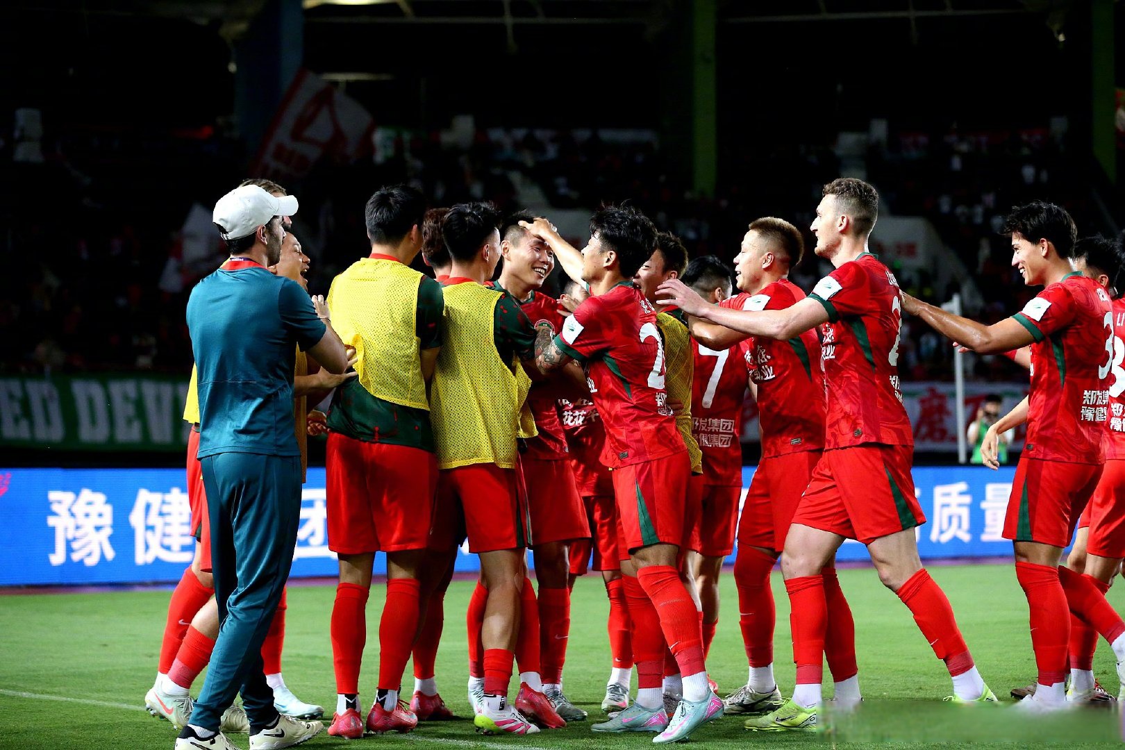 九游教练-足坛豪门纷纷登场，欧洲战场激情澎湃的简单介绍