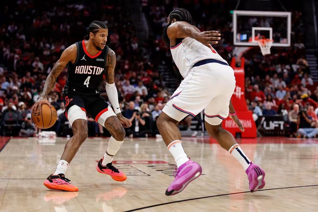 九游网址-包含快船实力抗衡马刺力图扳回一城的词条